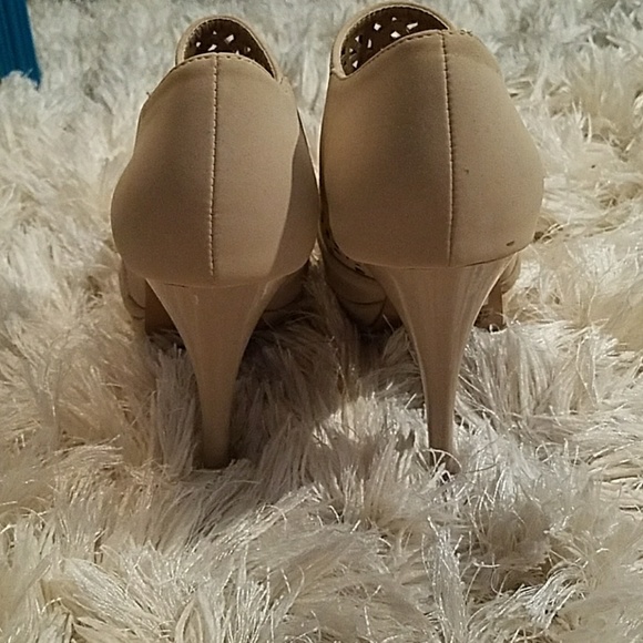 New laser cut tan heels size 7 - Picture 4 of 5